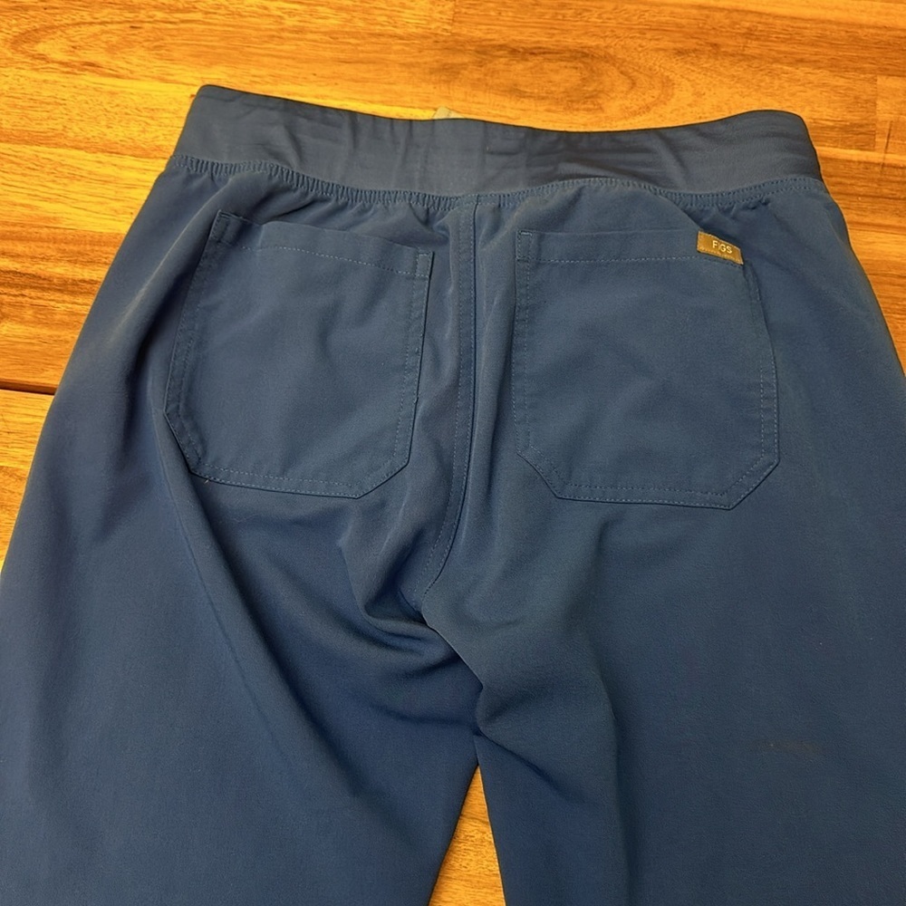 FIGS Technical Collection scrub pants - Picture 6 of 6